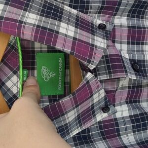 Forsyth of Canada Men's Long Sleeve Button Down Shirt. Size Medium. Plaid